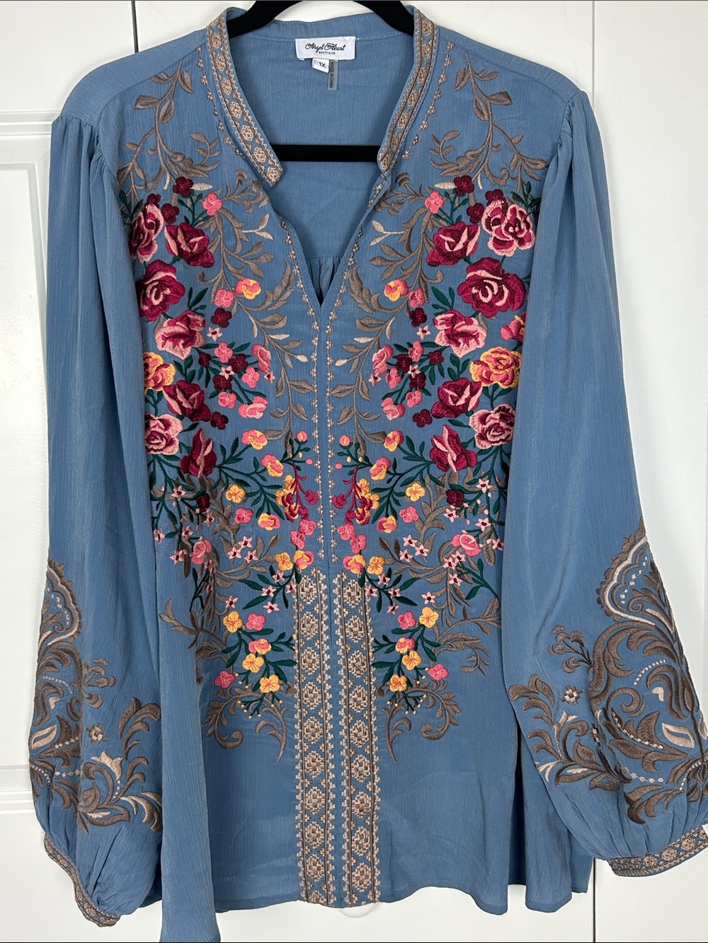 Angel Heart Boutique Embroidered Floral Blue Women’s Tunic Top Size 1X